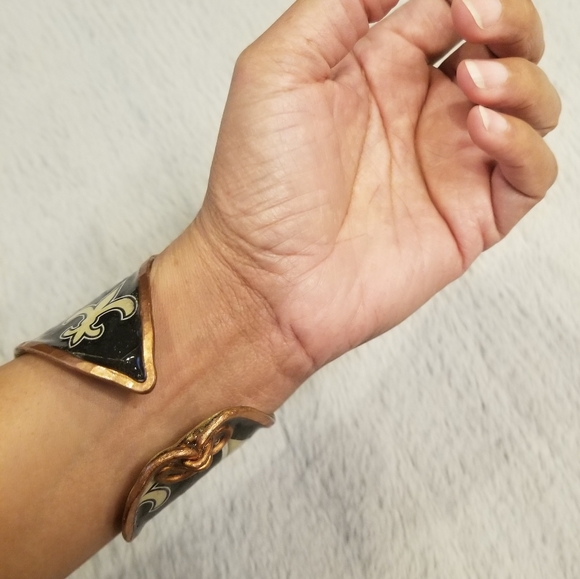 New Orleans Saints Arm Cuff - Picture 4 of 6